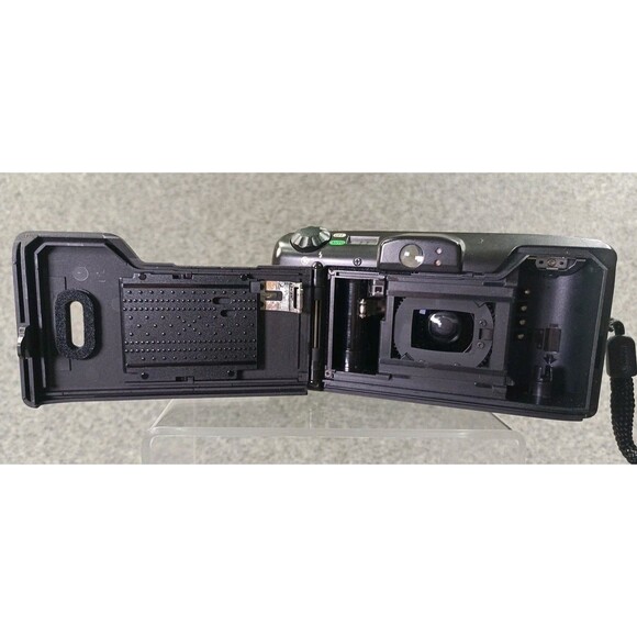 Canon Sure Shot Zoom 105 35mm Film 38-105mm AF Point & Shoot Camera Working - Picture 7 of 14